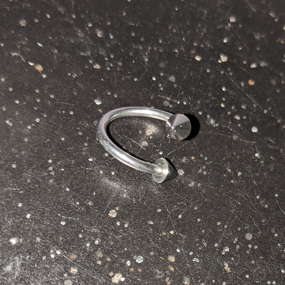 Spiral tounge ring w/ spike ends